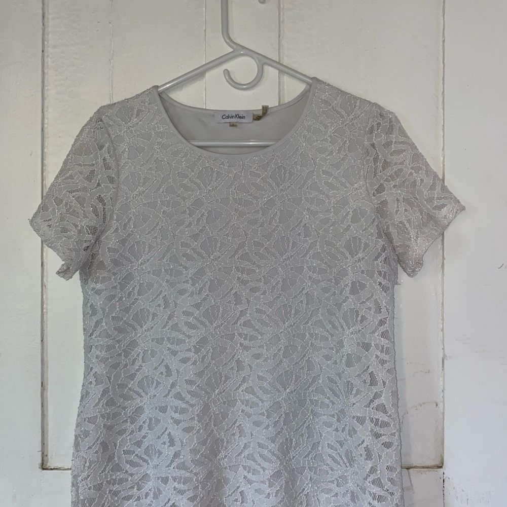 🏷️ Calvin Klein Women's Ivory Lace Short Sleeve Blouse Top S